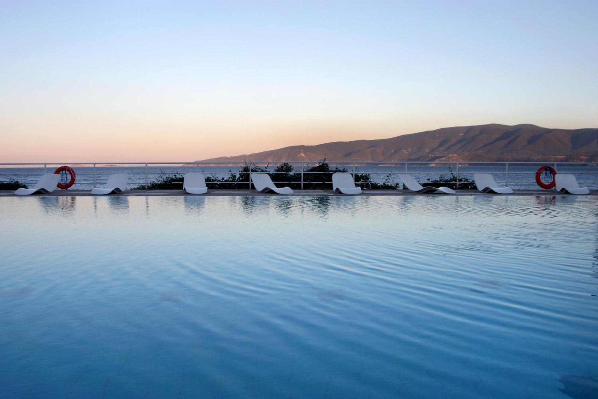 Kalamaki Beach Resort Isthmia Buitenkant foto
